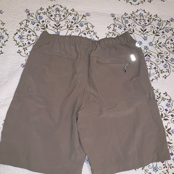 Magellan Mens khaki shorts - Picture 2 of 3